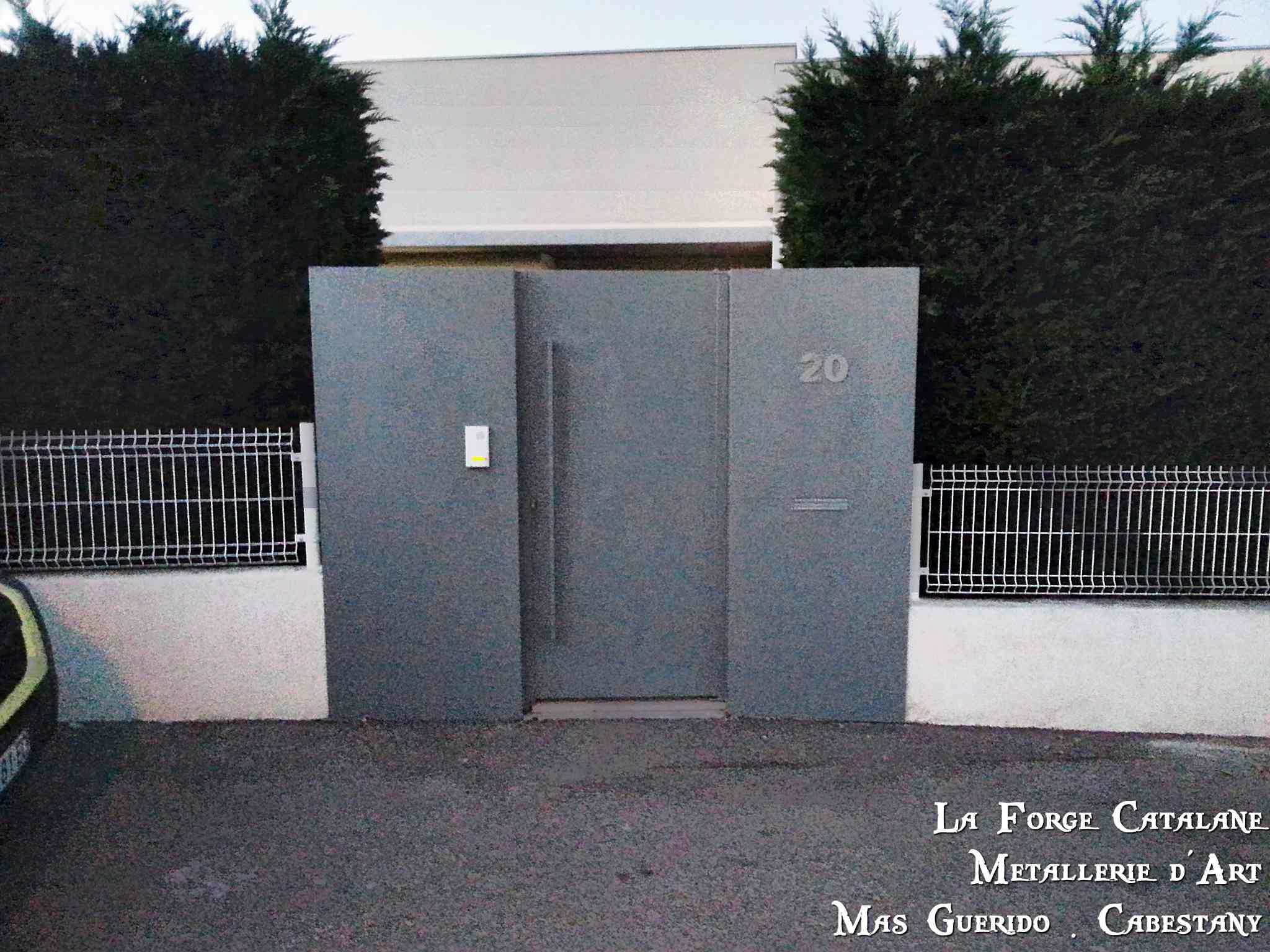 Portillon tolee baton marechal habillage poteaux tole thermolaquage forge catalane.jpg